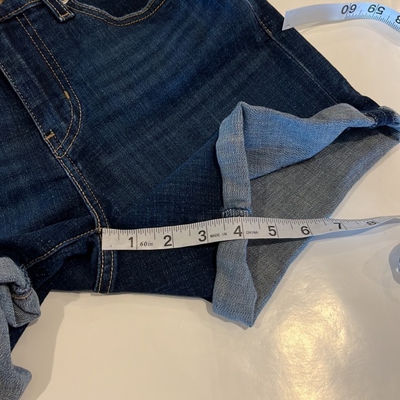 Levi’s Mid Length 4” Inseam Shorts Size 26 - Picture 6 of 16